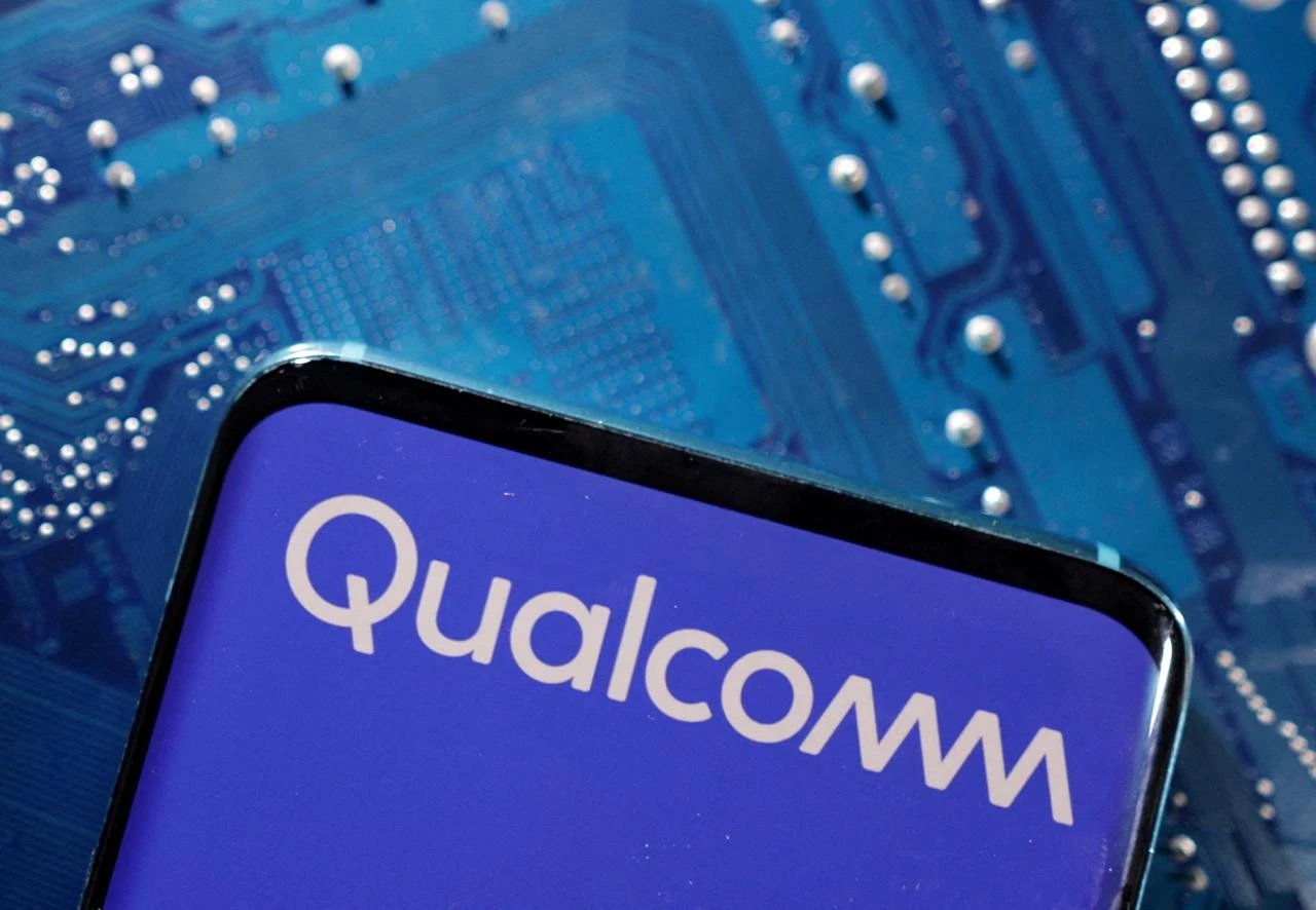 Аналитики ожидают снижения доходов Qualcomm на $4 млрд из-за модема Apple / Фото: Reuters/Dado Ruvic