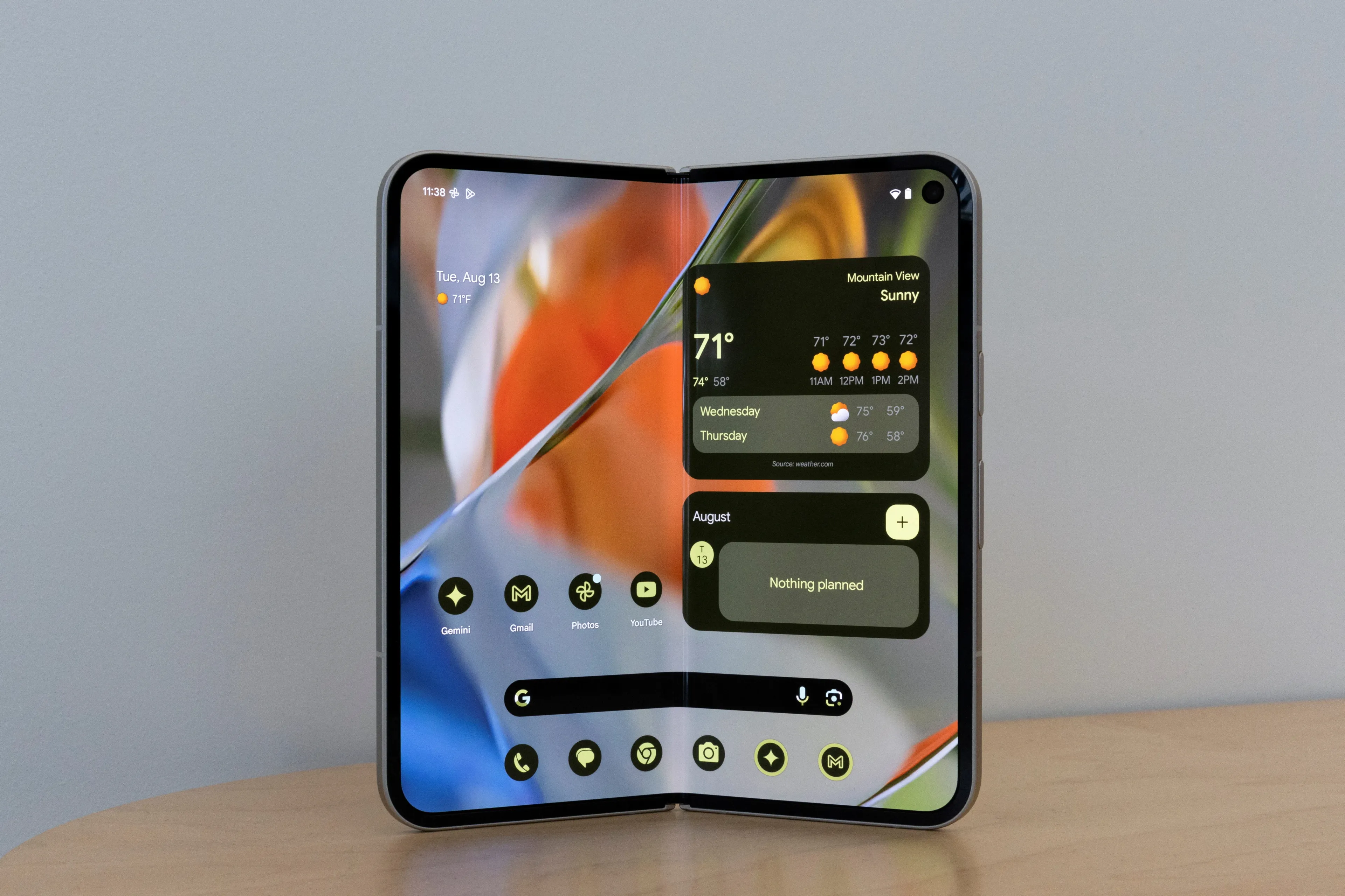Google предлагает покупателям линейки Pixel 9 бесплатный доступ к моделям генеративного ИИ Gemini Nano AI / Фото: Reuters/Manuel Orbegozo