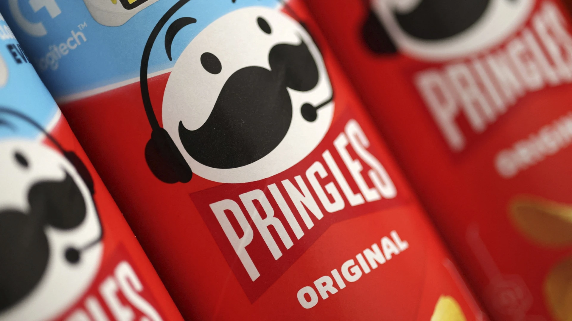 Какой бренд купит производителя чипсов Pringles / Фото: Reuters /Dado Ruvic, бильд-редактор: Аружан Махсотова