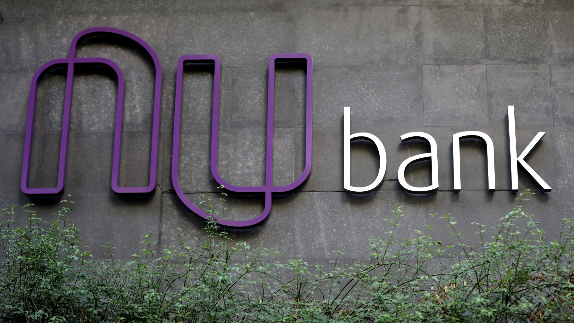 Рост выручки и прибыли цифрового Nubank превзошел ожидания Уолл-стрит / Фото: Reuters/Paulo Whitaker