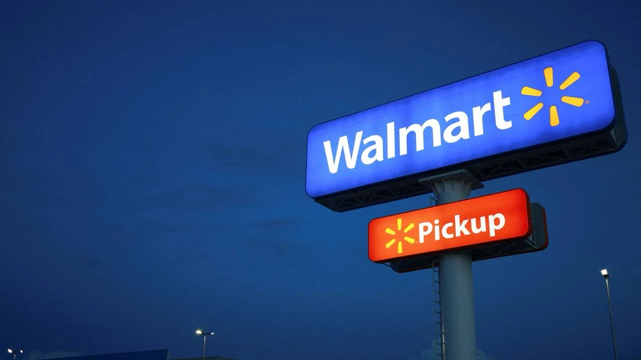 Walmart повысил прогноз по прибыли на акцию по итогам года до $2,23 – $2,37 на акцию / Фото: Reuters/Jose Luis Gonzalez