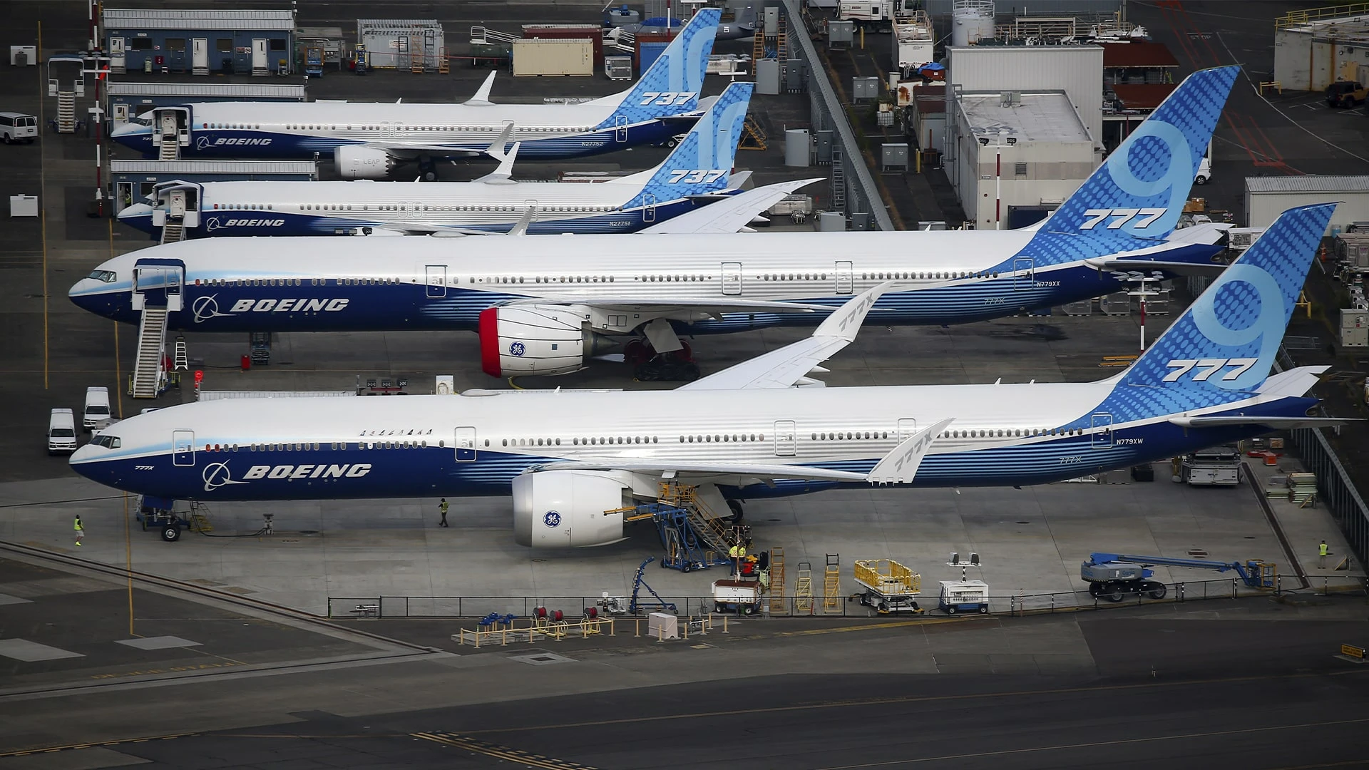 Самолеты Boeing 777X и Boeing 737 MAX 10 в международном аэропорту Сиэтла / Фото: Reuters/Lindsey Wasson