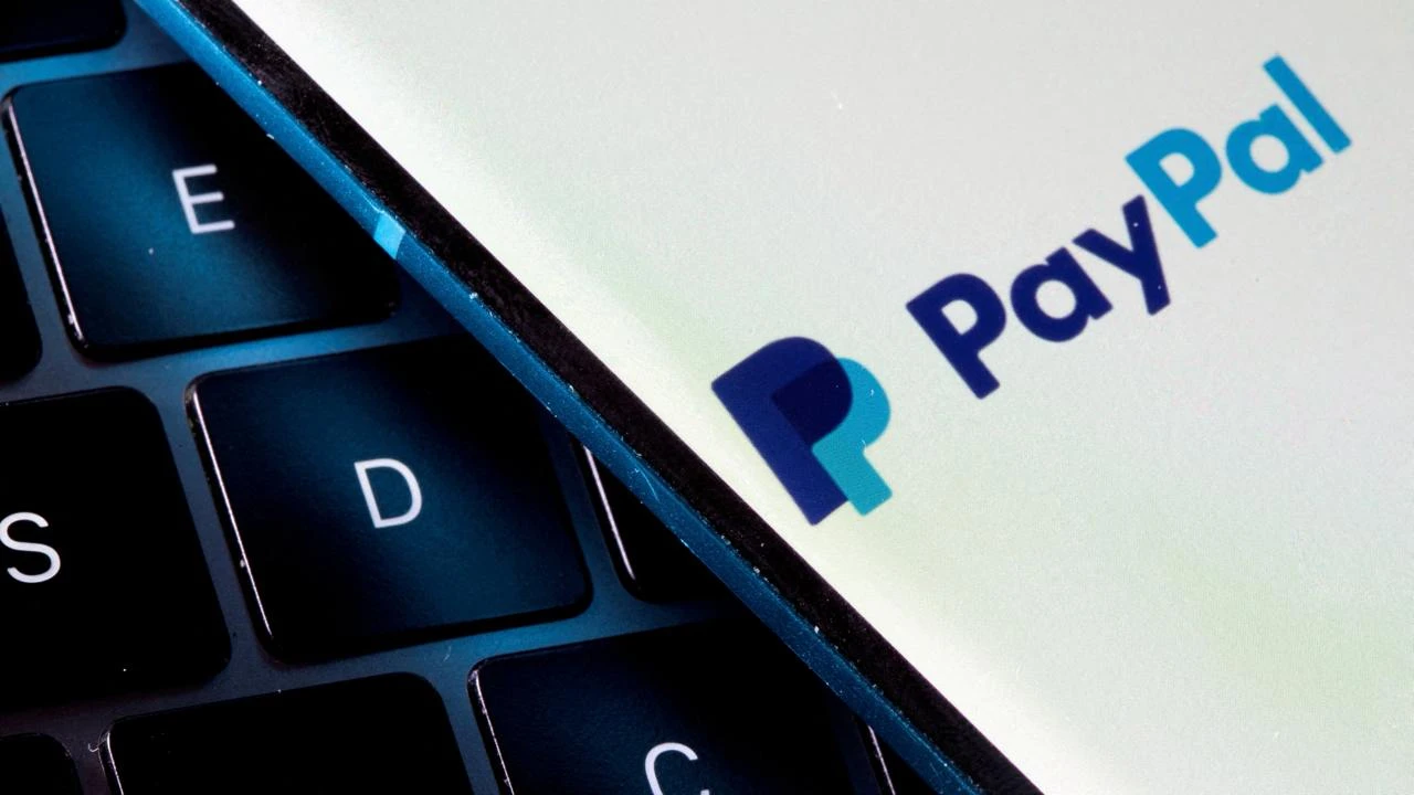 Акции платежного сервиса PayPal обновили максимум за год