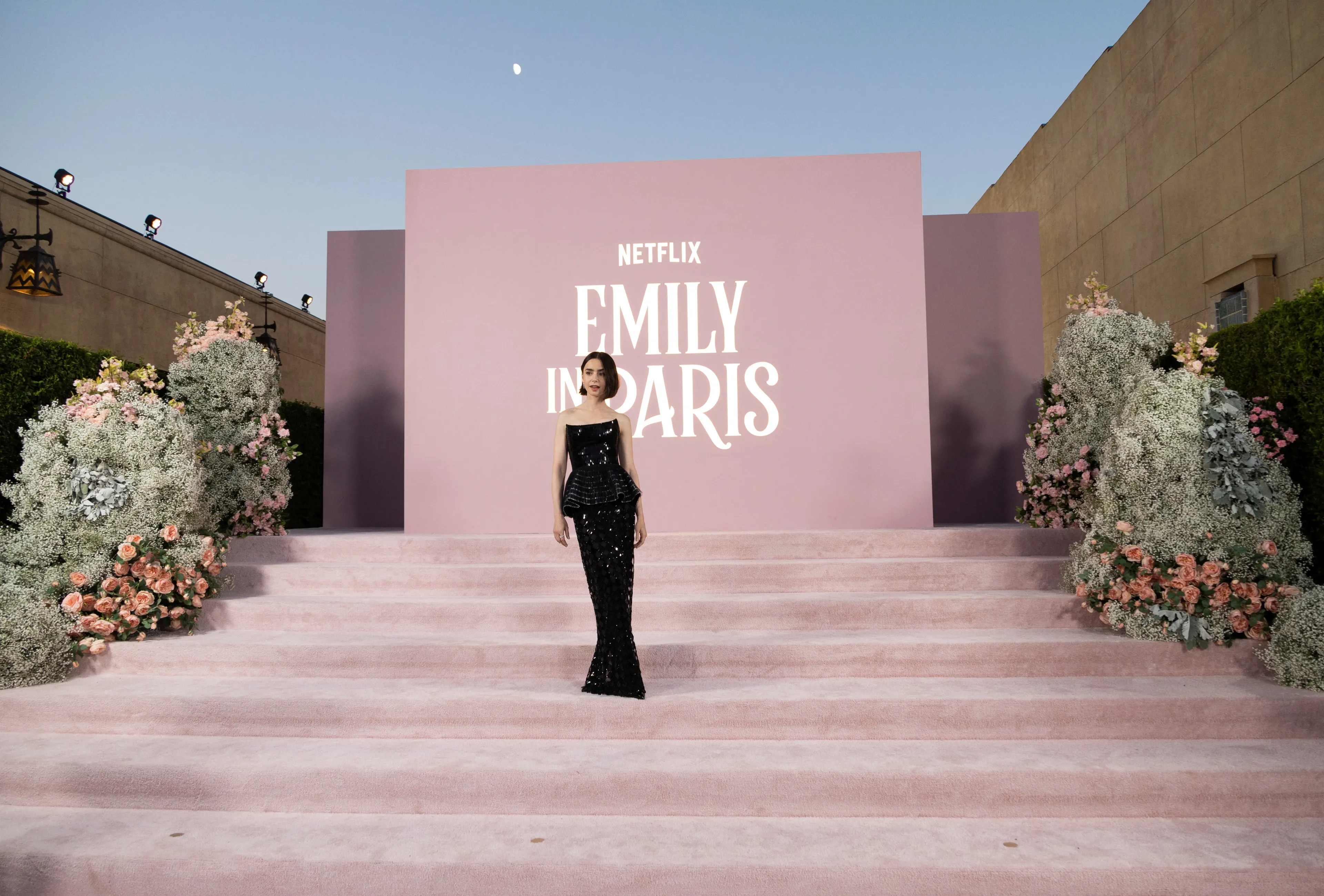 Четвертый сезон «Эмили в Париже» привлек на Netflix мировые бренды, такие как LVMH, Google и Rakuten / Фото: Reuters/Aude Guerrucci