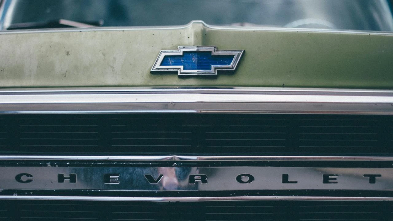 Инвесторам стоит присмотреться к акциям владельца Chevrolet — General Motors, считает Patient Capital / Фото: Unsplash/Luke Holloway