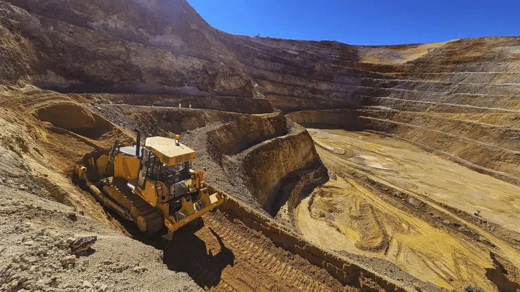 Insiders are selling more shares than they are buying recently / Photo: Shutterstock