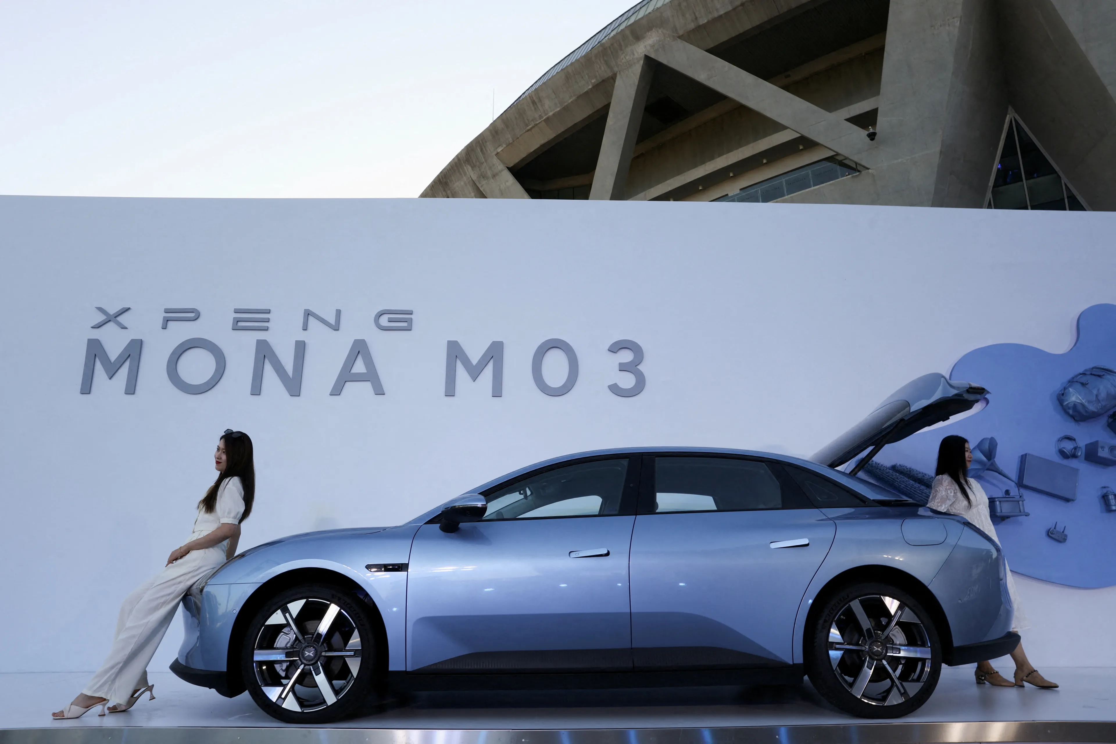 Базовая версия купе Mona M03 будет продаваться в Китае по цене 119 800 юаней ($16 812) / Фото: Reuters /Florence Lo