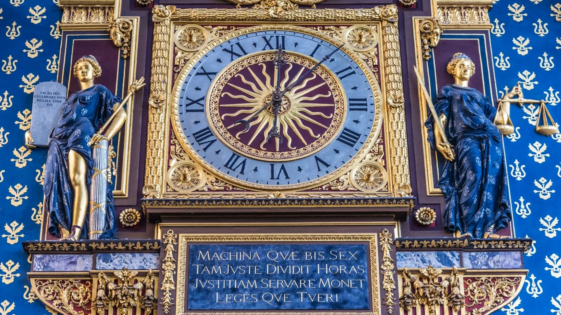 Башня с часами во Дворце Правосудия в Париже. Барельеф Жермена Пилона. Фото: Getty Images