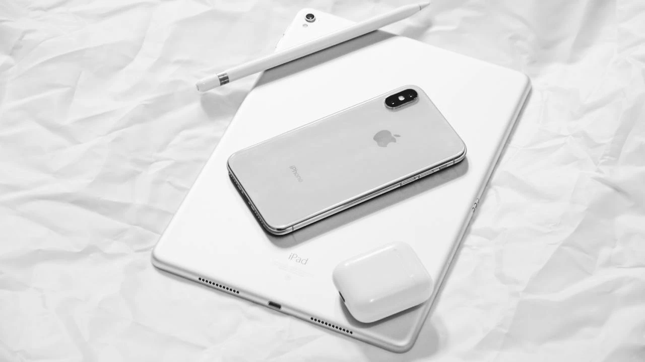 Best Buy надеется увеличить прибыль в том числе за счет продажи обновленных iPad и компьютеров с искусственным интеллектом / Фото: Unsplash/Xiong Yan