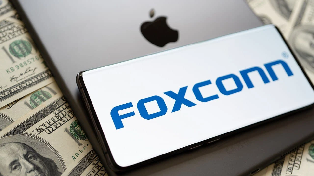 Выручка Foxconn в августе выросла почти на 33% / Фото: Shutterstock