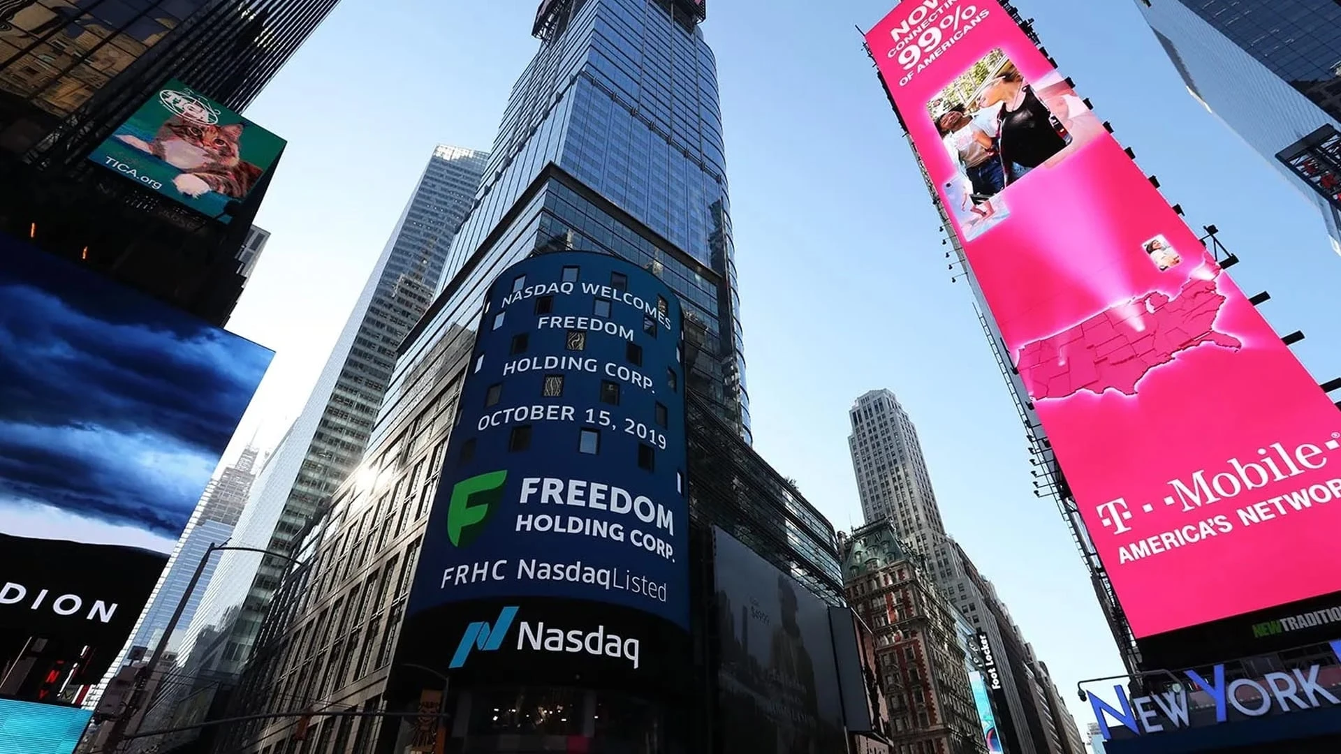 Акции Freedom Holding Corp. торгуются на американской бирже NASDAQ под тикером FRHC / Фото: freedomfinance.eu