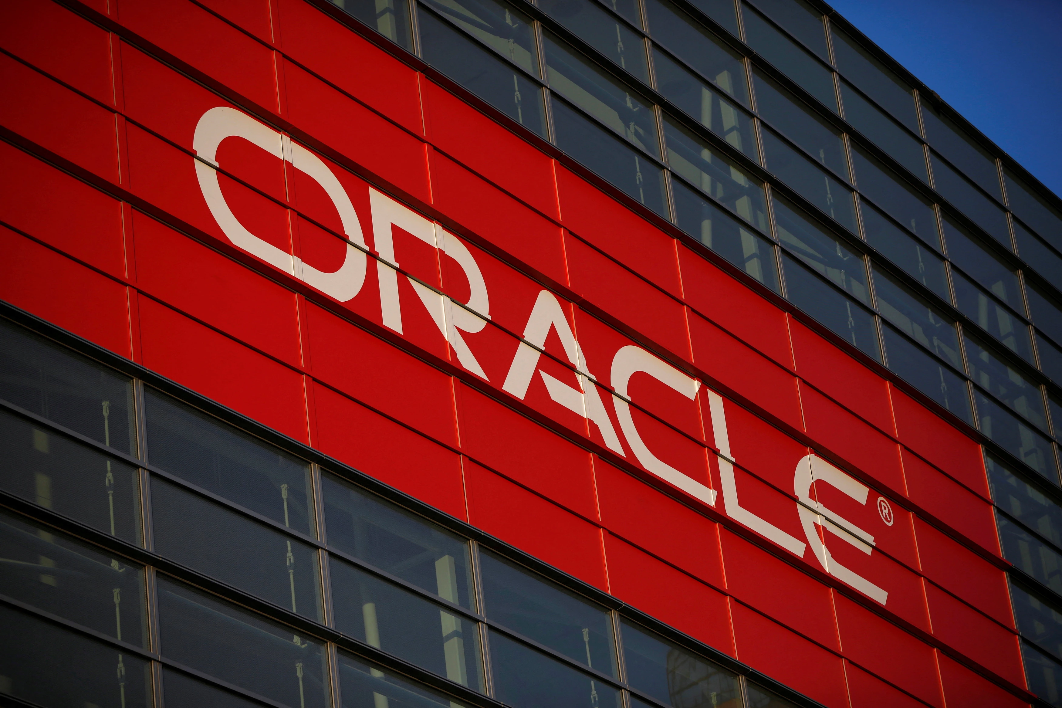 Oracle превзошла ожидания Уолл-стрит по выручке и прибыли, аналитики отмечают перспективу сильного роста облачного подразделения / Фото: Reuters /Stephen Lam