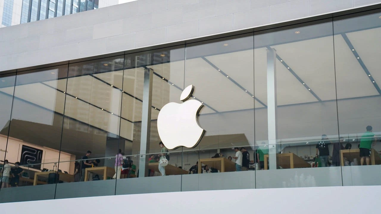 Европейский суд обязал Apple выплатить $14,4 млрд и признал налоговые льготы Apple в Ирландии «незаконной помощью» / Фото: Shutterstock