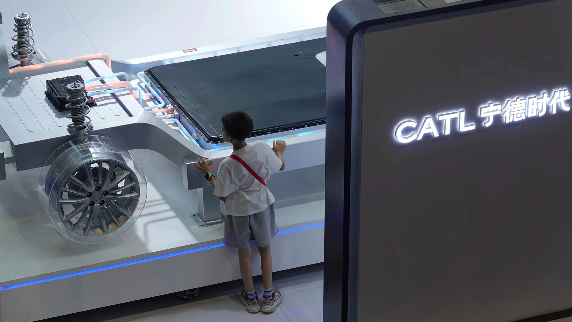 Стенд Contemporary Amperex Technology (CATL) на автомобильной выставке в Чанчуне, июль 2024 года / Фото: Tang Ke/VCG via Reuters Connect