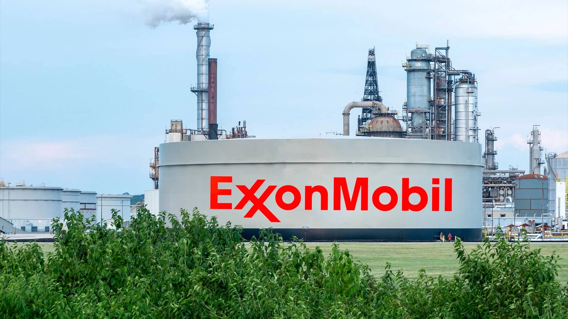 Акции ExxonMobil предлагают привлекательную дивидендную доходность, особенно с учетом скорого снижения ставки ФРС / Фото: Shutterstock