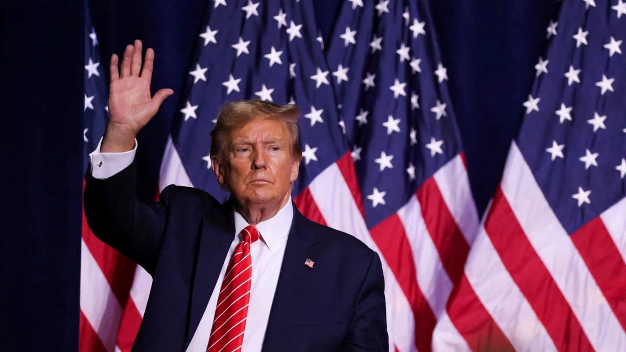 Если Трамп победит на выборах и повысит импортные пошлины, прибыль компаний из S&P 500 может сократится на 4,7%, считает Barclays / Фото: Reuters/Alyssa Pointer