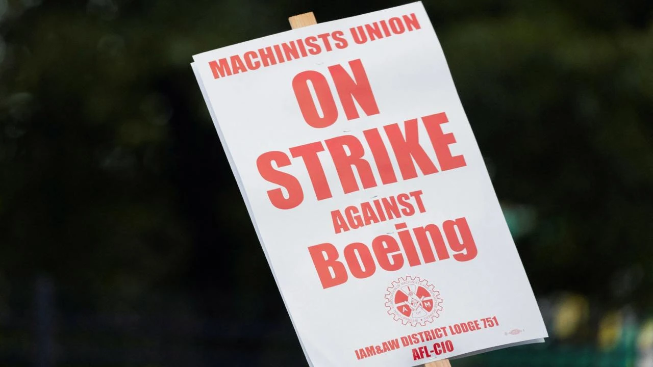 Надпись на плакате: «Забастовка против Boeing» / Фото: Reuters/Matt Mills McKnight