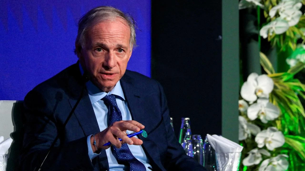 Рэй Далио считает неважной величину, на которую ФРС США сократит ставку 18 сентября / Фото: Reuters /Thomas Mukoya