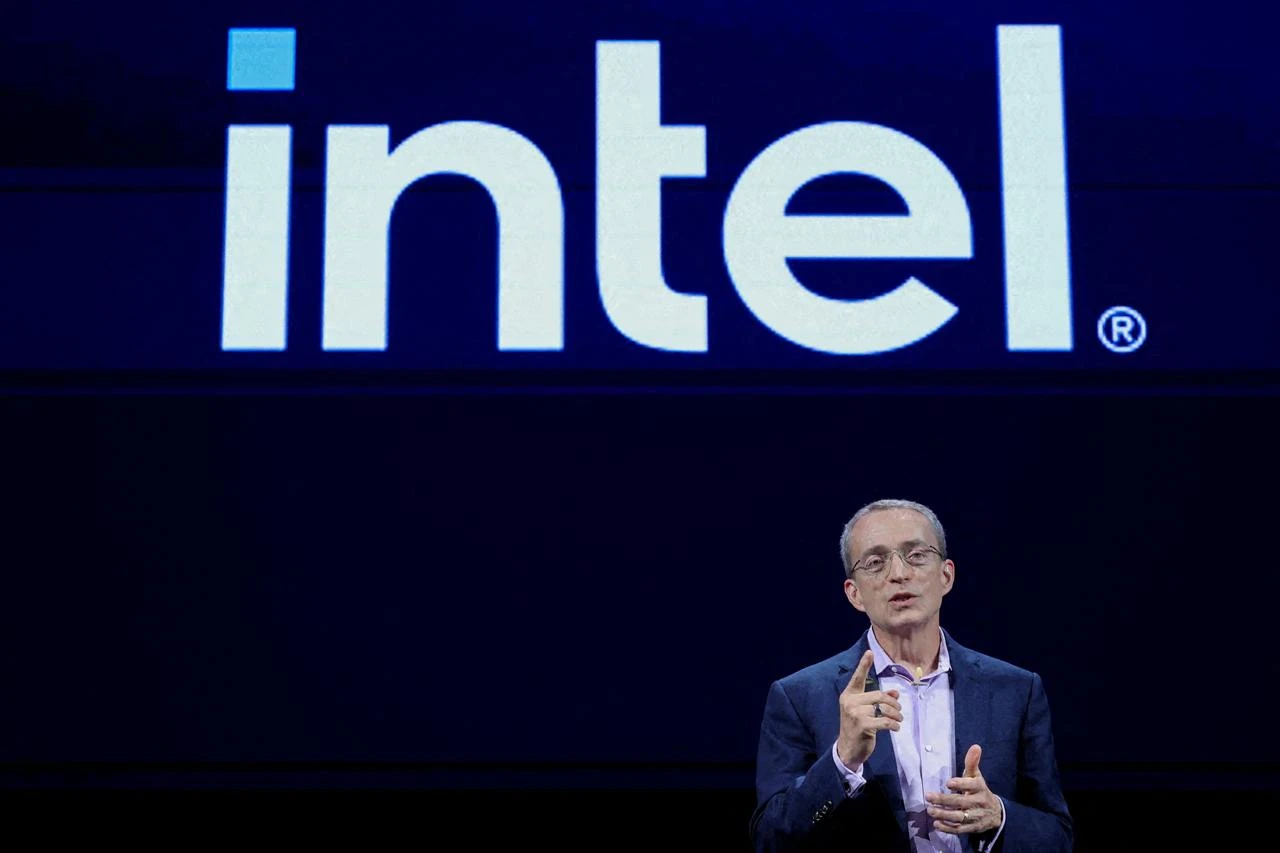 Intel изучает предложение Apollo об инвестициях на $5 млрд - Bloomberg / Фото: Reuters/Ann Wang