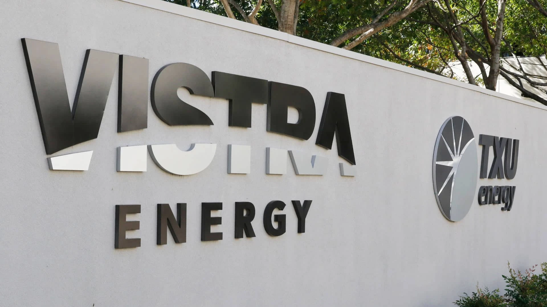 Акции малоизвестной энергокомпании Vistra стали лидерами роста в S&P 500 благодаря связанному с ажиотажем вокруг ИИ буму атомной энергетики / Фото: vistracorp.com