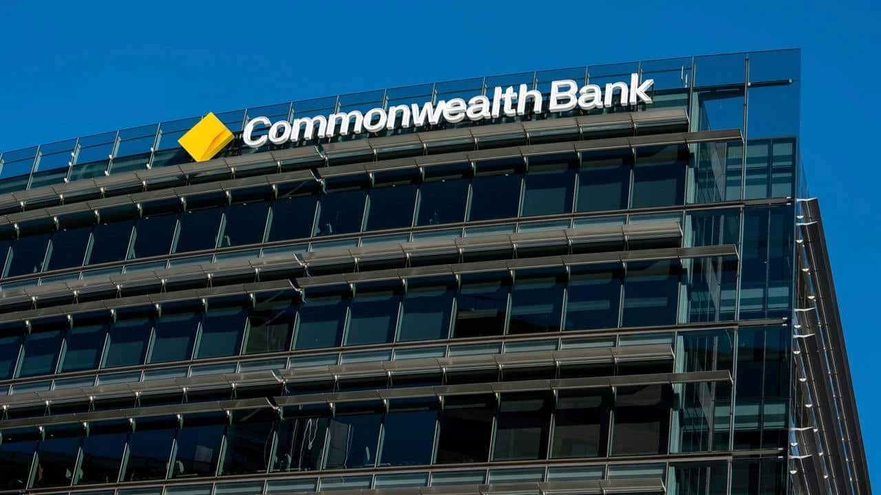 Акции Commonwealth Bank of Australia сейчас самые дорогие среди крупнейших мировых банков в сравнении с ожидаемой прибылью / Фото: Commonwealth Bank