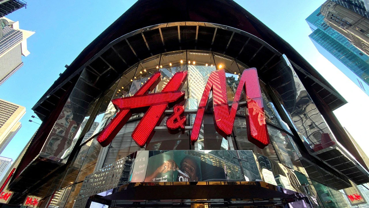 Продажи H&M в третьем квартале упали на 3% по сравнению с прошлым годом / Фото: Shutterstock