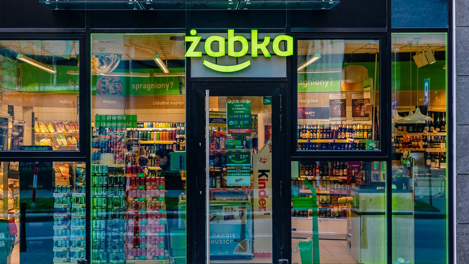 Крупнейшая в Европе сеть магазинов шаговой доступности Żabka продаст акции на бирже / Фото: Shutterstock