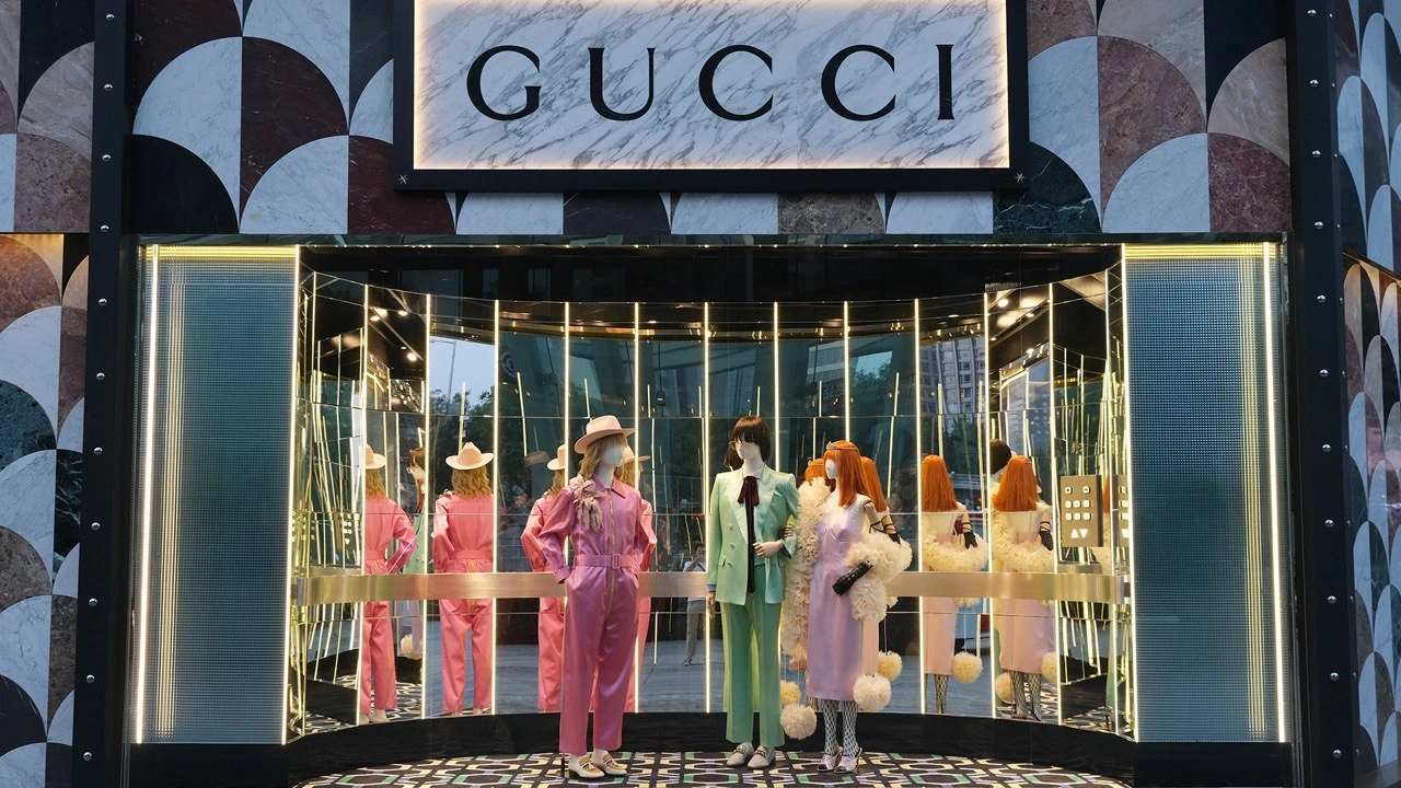 Основная проблема Gucci — необходимость значительных инвестиций для восстановления бренда, написали аналитики Goldman Sachs / Фото: Shutterstock