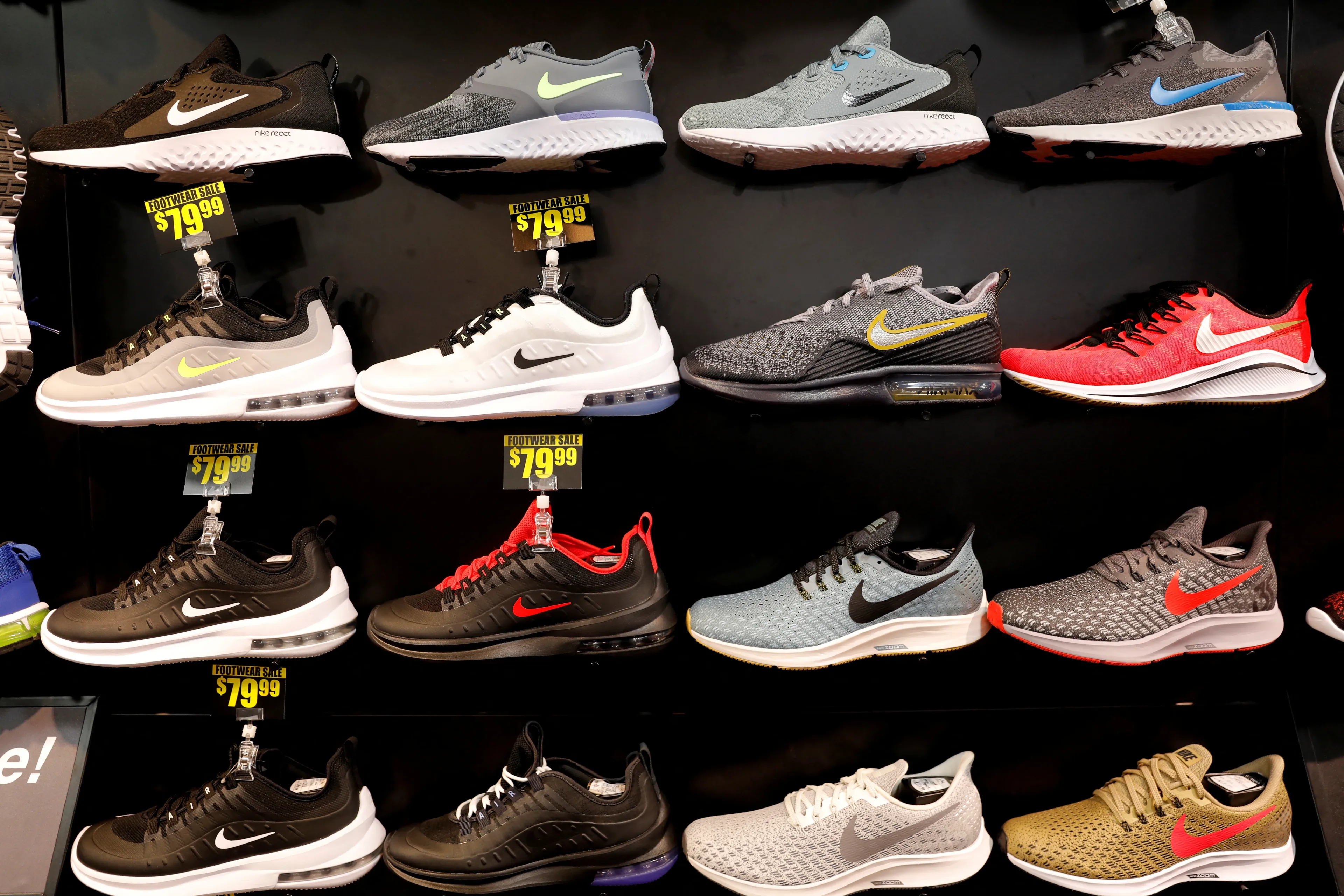 Выручка Nike в прошлом квартале упала на 10%, а прибыль на 26% по сравнению с прошлым годом / Фото: Reuters/Mike Segar
