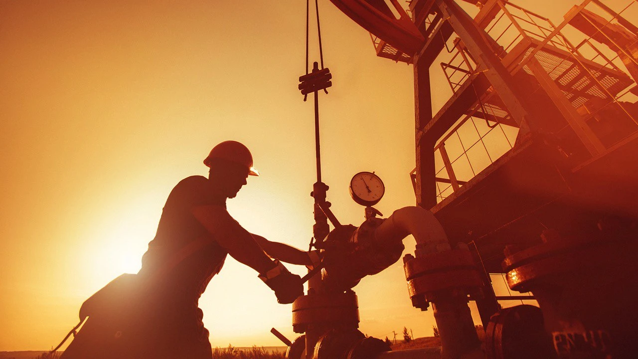 После ракетного удара по Израилю во вторник вечером цены на нефть выросли более чем на 5% / Фото: Shutterstock