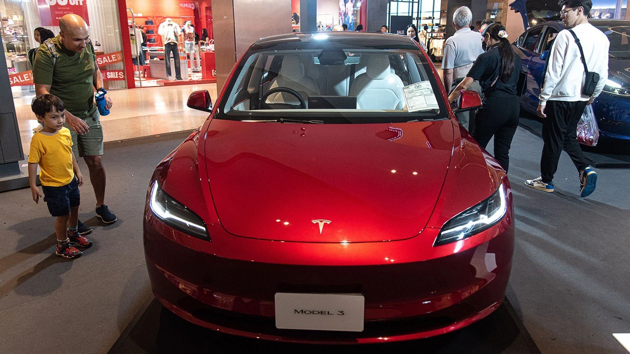 Model 3  Standard Range RWD больше нельзя заказать на сайте Tesla в США / Фото: SOPA Images by Reuters Connect/Peerapon Boonyakiat