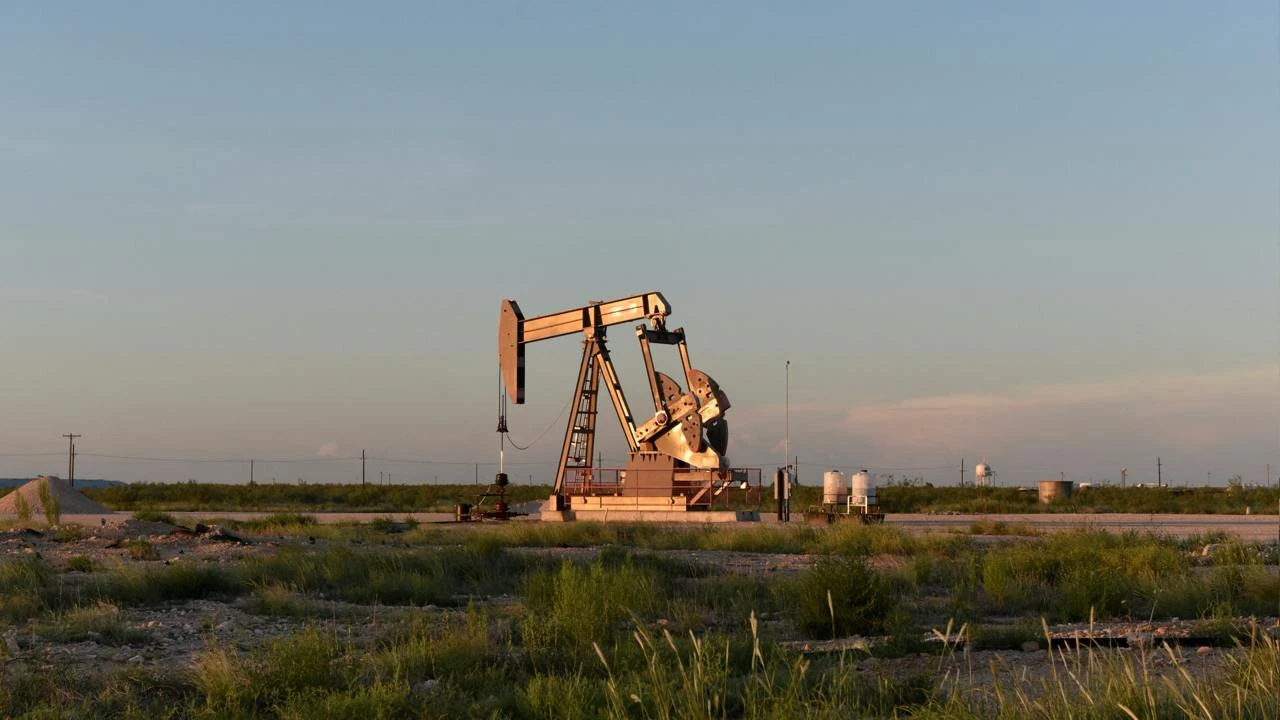 Клиенты SLB осторожнее тратят деньги из-за падения цен на нефть и газ / Фото: Reuters/Nick Oxford