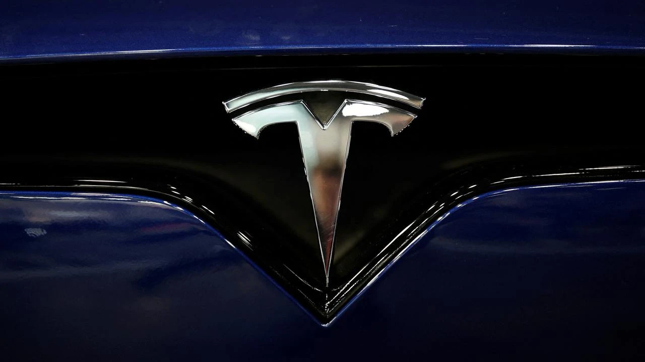 Аналитики Jefferies считают инвестиции Tesla в робота Optimus и роботакси «несбалансированным венчурным портфелем» / Фото: Reuters/Benoit Tessier