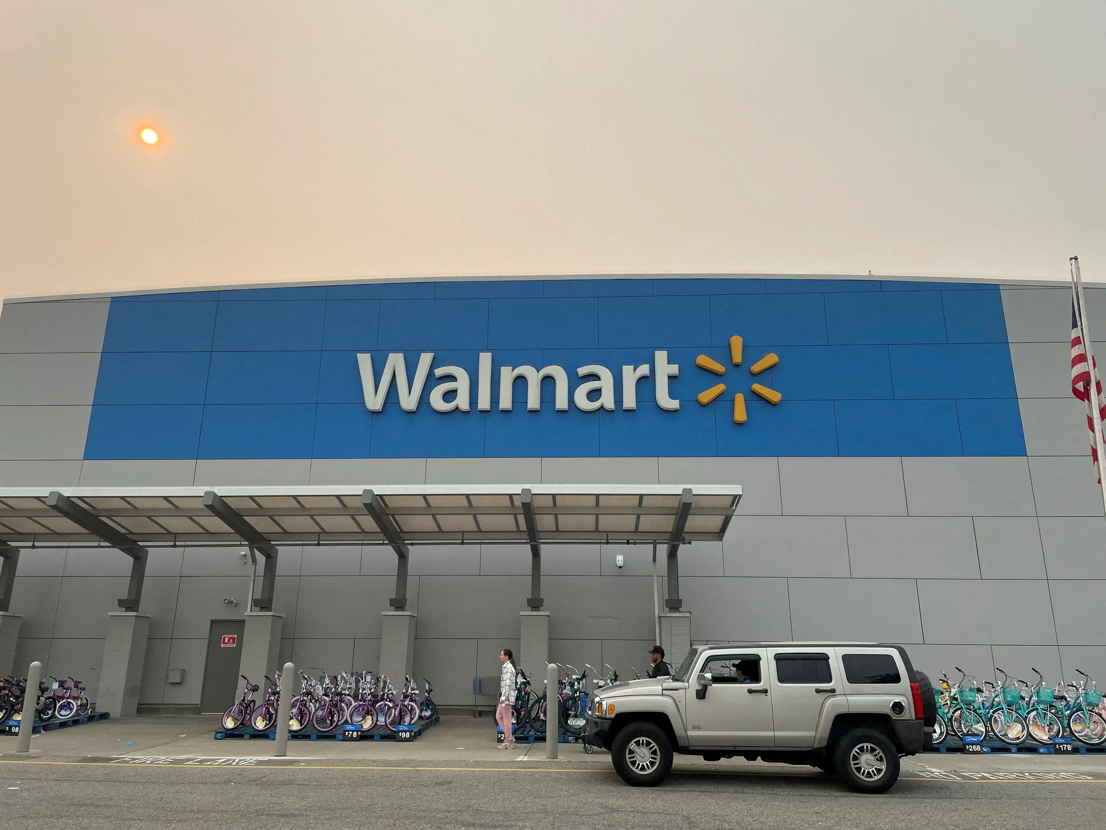 Walmart обещает с конца января начать доставлять лекарства из аптек минимум за 30 минут в 49 штатах / Фото: Reuters/Siddharth Cavale