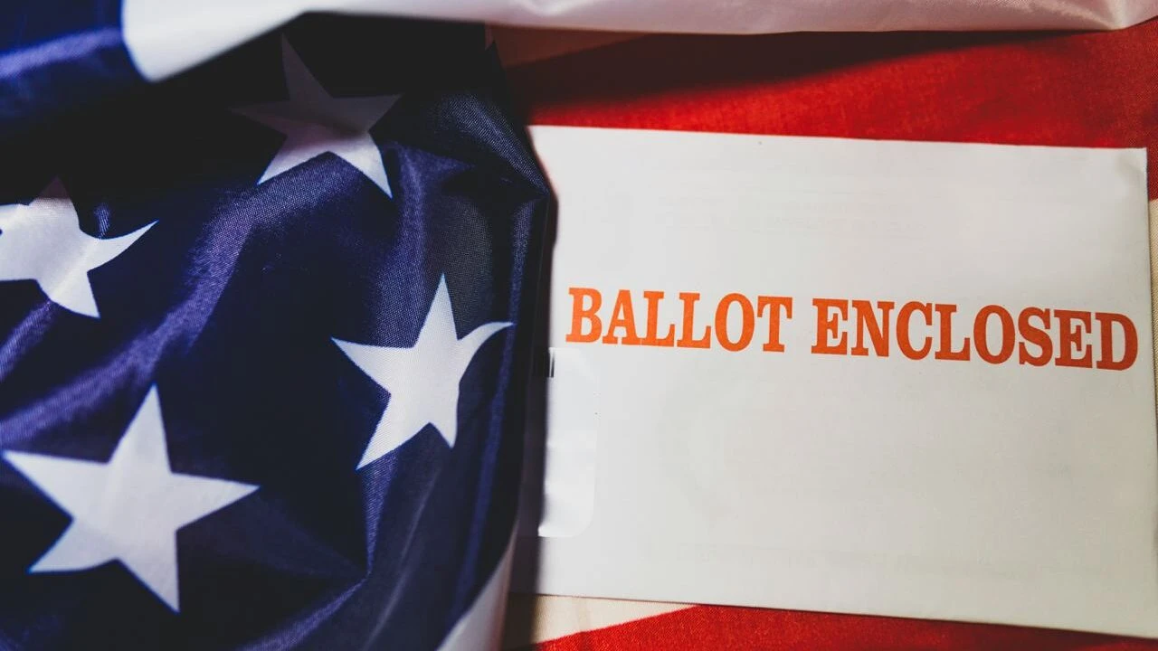 Пользователи Robinhood с американским гражданством смогут делать ставки на выборы США с помощью деривативов / Фото: Unsplash/ Joshua Woroniecki