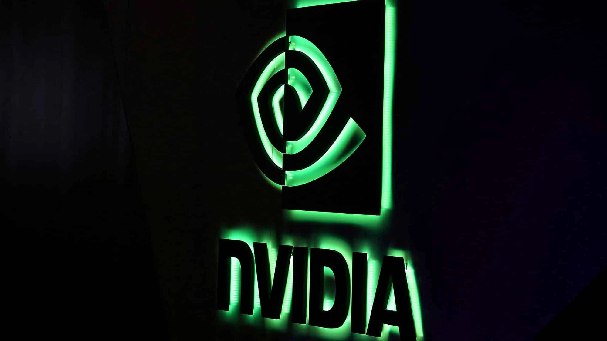 Nvidia впервые войдет в индекс Dow Jones Industrial Average и заменит Intel, продержавшийся в нем 25 лет / Фото: Reuters/Mike Blake