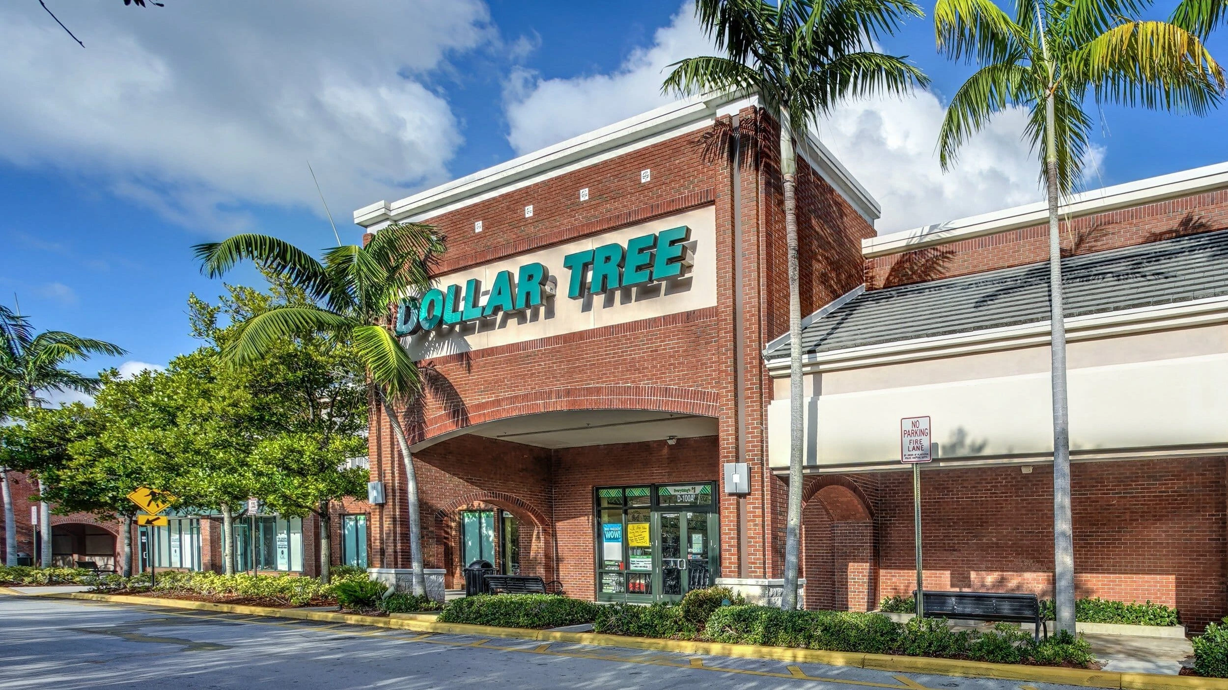 С начала года акции дискаунтера подешевели на 53% / Фото: Dollar Tree