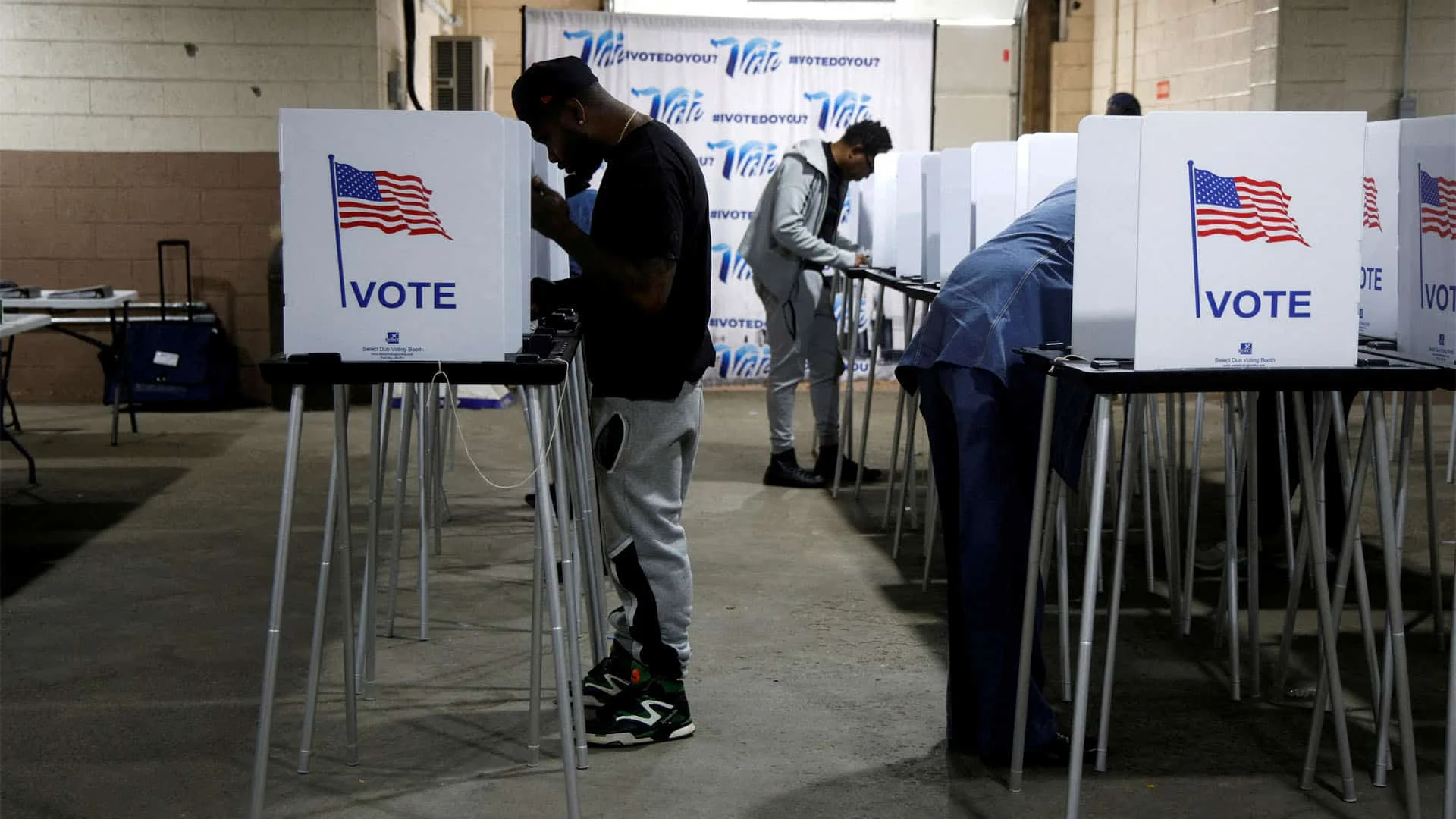 Выборы президента США в этом году стали первыми после революции искусственного интеллекта. В связи с этим особый интерес вызывает вопрос, сможет ли ИИ на них влиять? REUTERS/Rebecca Cook