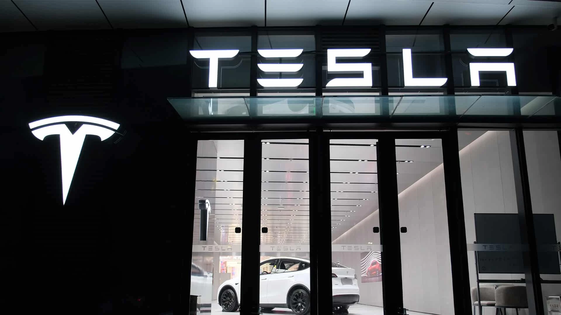 Сделки против Tesla привели шортистов к многомиллиардным убыткам второй раз в этом году / Фото: Shutterstock