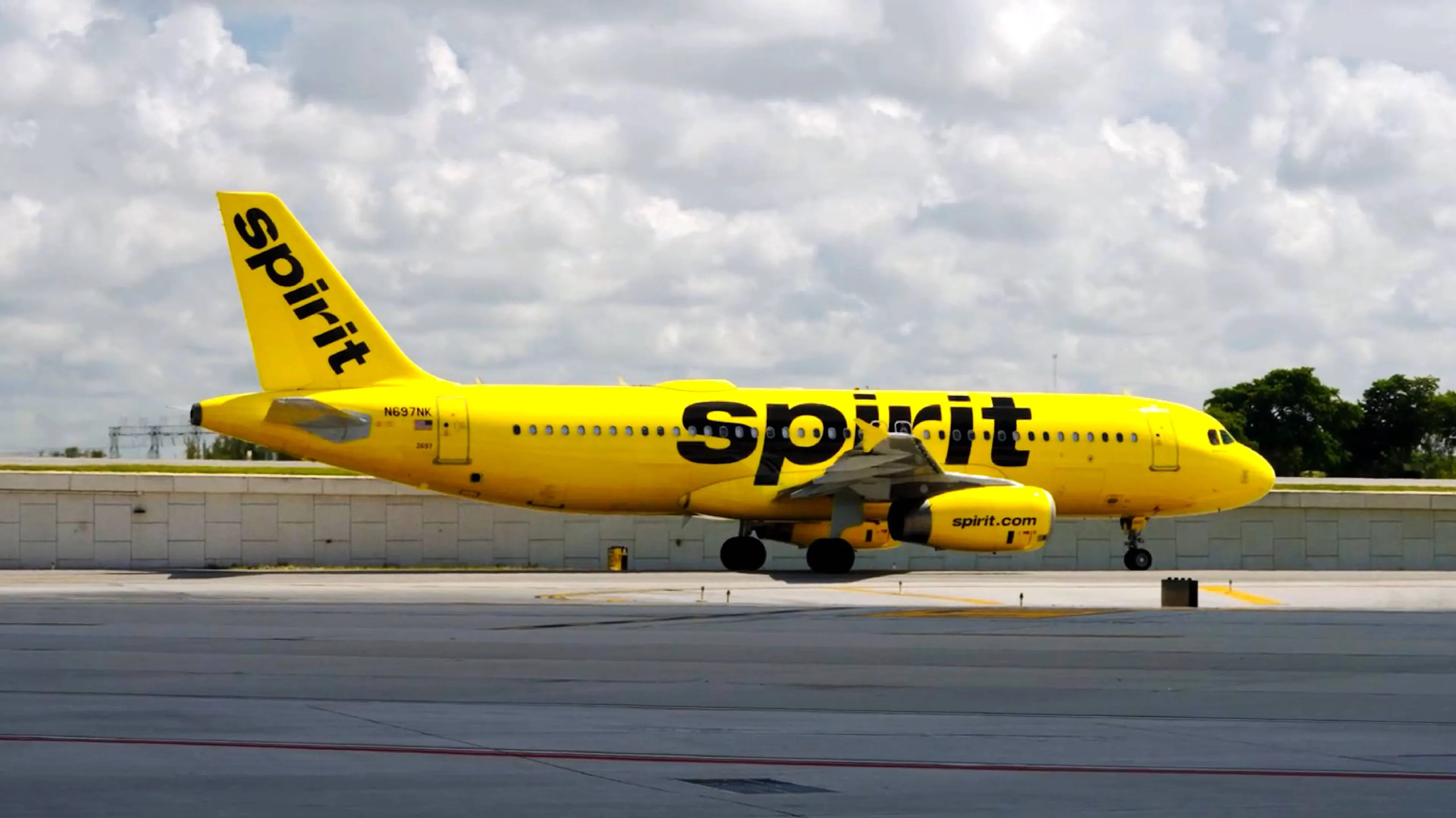 Модель сверхдешевых перелетов Spirit Airlines оказалась неэффективной для выплаты долгов / Фото: spirit.com