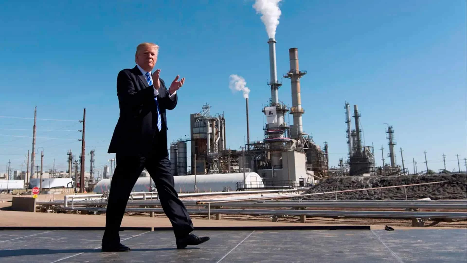 Трамп предлагает назначить министром энергетики Кристофера Райта, который поддерживает разработку месторождений / Фото: White House/D. Myles Cullen