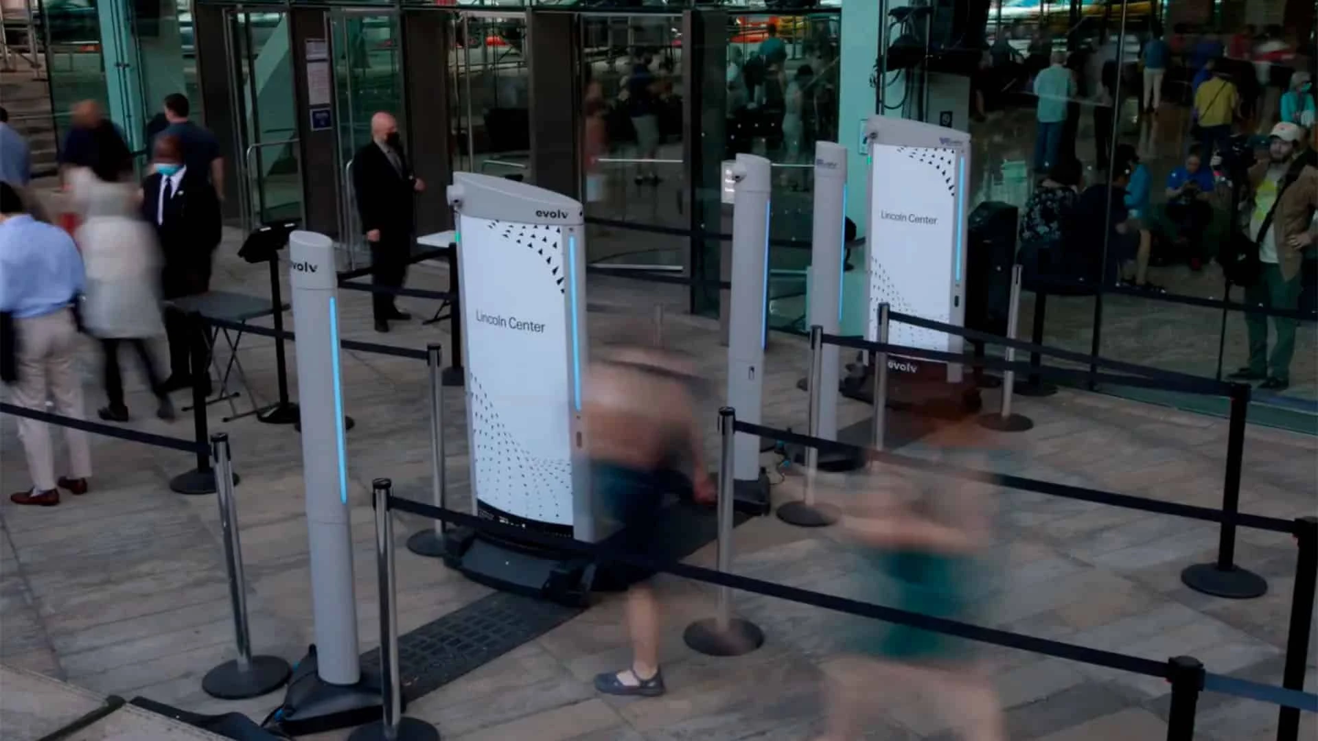 Производитель рамок безопасности Evolv входит в число компаний, чьи акции могут вернуться к росту в 2025 году, считает InvestorPlace / Фото: Evolv