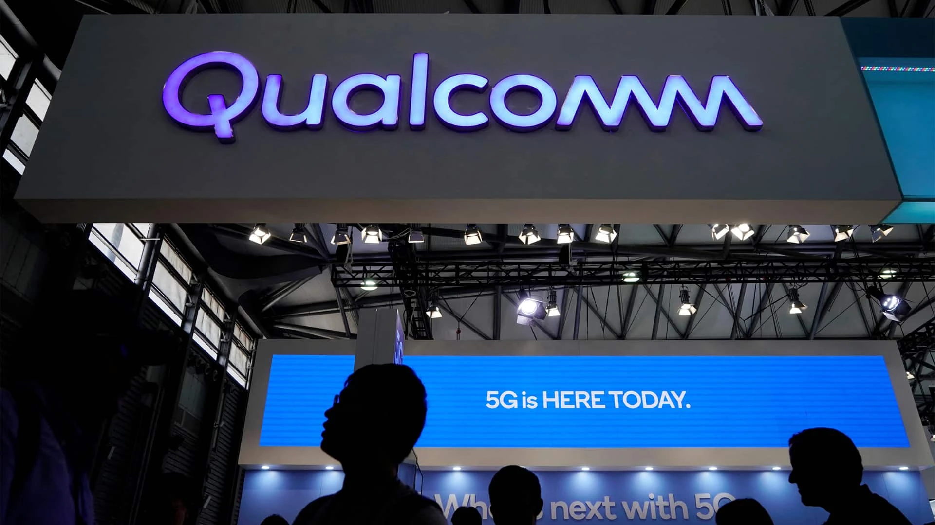 Qualcomm передумала покупать Intel целиком из-за многочисленных барьеров / Фото: Reuters/Aly Song