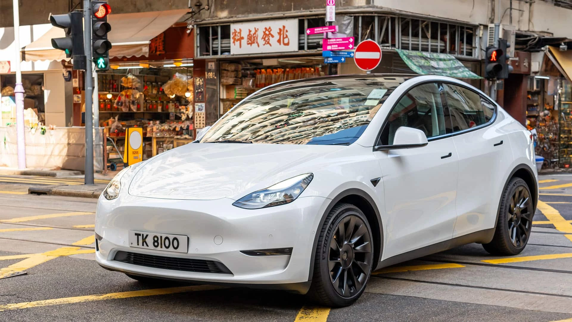 Tesla предлагает клиентам в Китае скидки и беспроцентные кредиты / Shutterstock