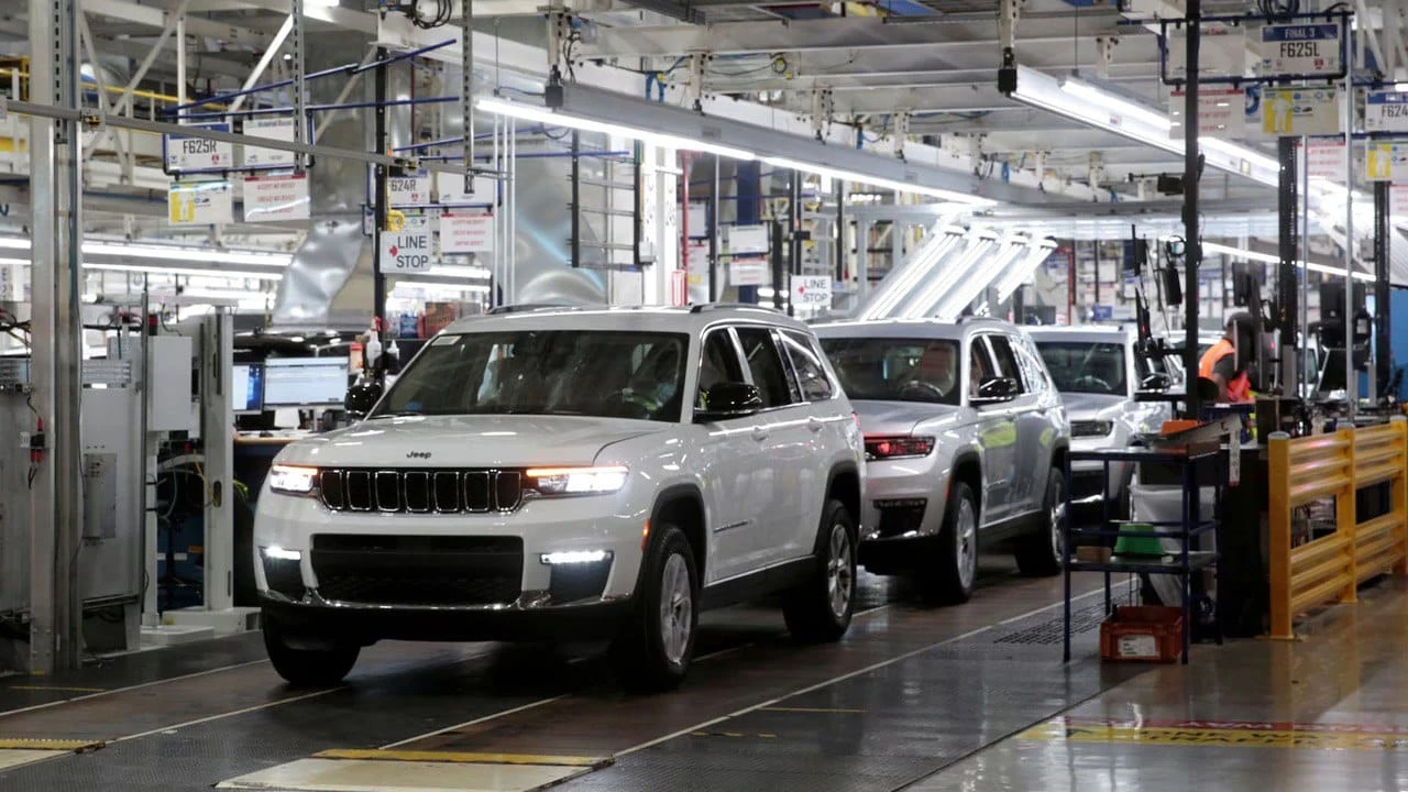 Поставки Stellantis в третьем квартале упали на 21%, а выручка  — на 27% / Фото: Reuters/Rebecca Cook