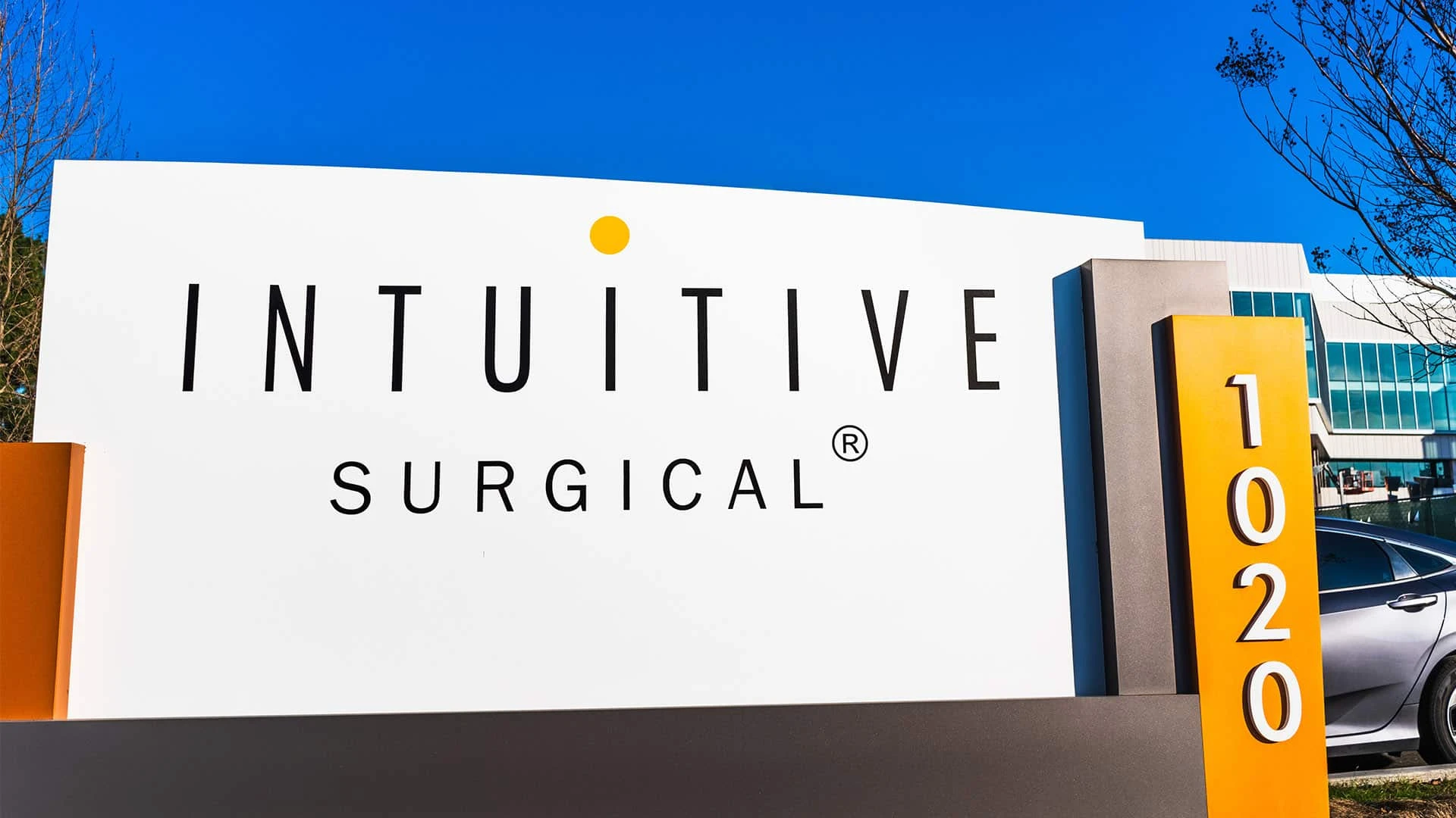 Intuitive Surgical подорожал за пять лет почти втрое благодаря спросу на роботов-хирургов Da Vinci / Фото: Shutterstock