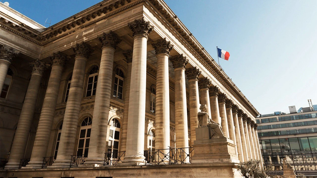 Премьер-министру Франции Мишелю Барнье грозит вотум недоверия со стороны оппозиции / Фото: Shutterstock