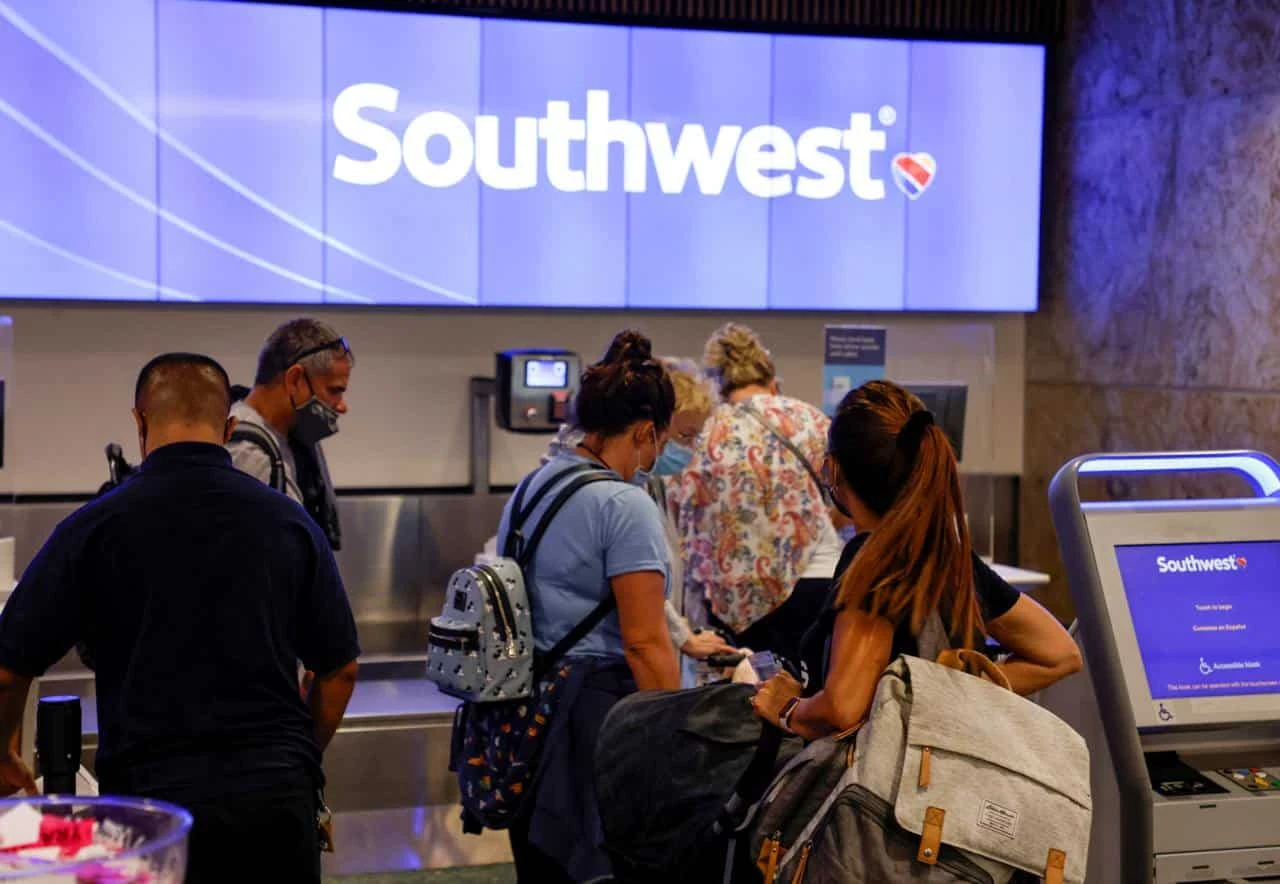 Southwest Airlines повысила свой финансовый прогноз после роста спроса на бронирования / Фото: Reuters/Joe Skipper