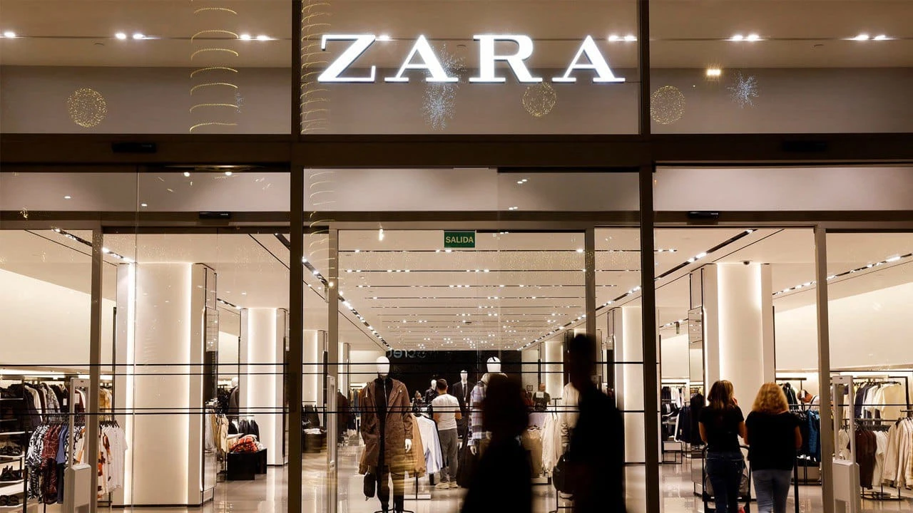 Темпы роста продаж осенне-зимней коллекции Zara разочаровали инвесторов / Фото: Reuters/Borja Suarez