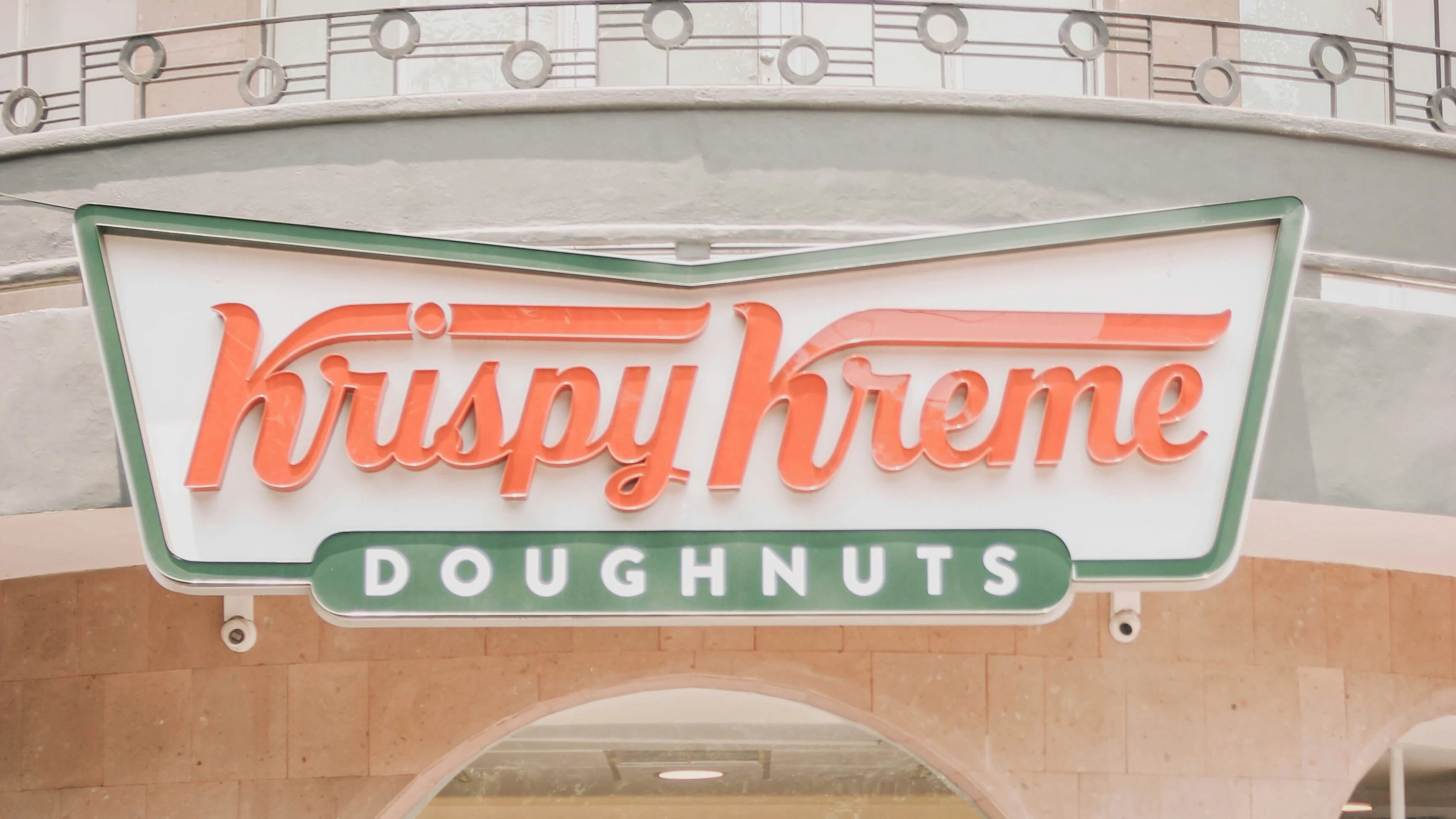 Krispy Kreme заявила, что атака хакеров «оказала и, вероятно, продолжит оказывать существенное влияние на операционную деятельность» / Фото: Unsplash/Nahima Aparicio